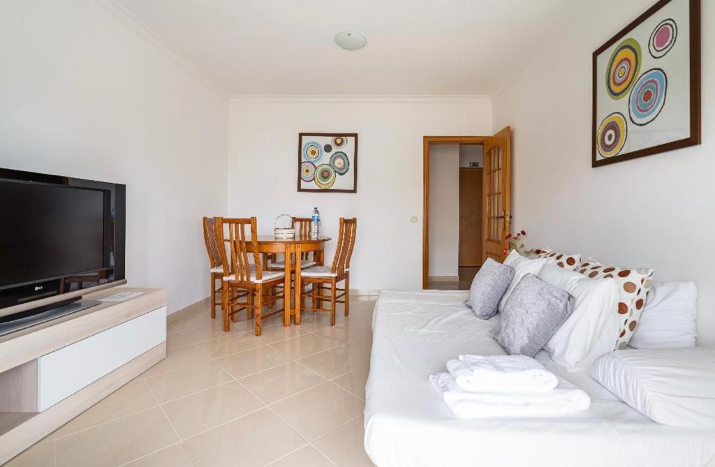 Quarteira Beach House Екстер'єр фото